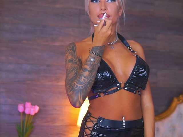 JuicyJessye live cam on BongaCams