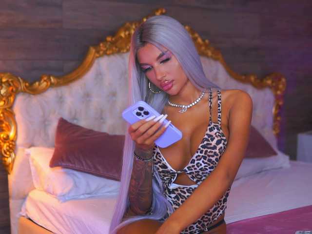 JuicyJessye live cam on BongaCams