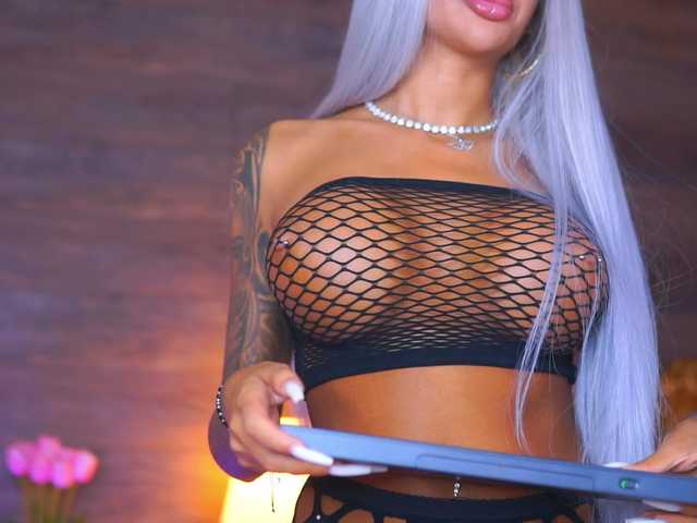 JuicyJessye live cam on BongaCams