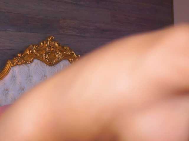 JuicyJessye's BongaCams show and profile