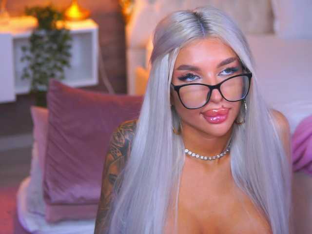 JuicyJessye live cam on BongaCams