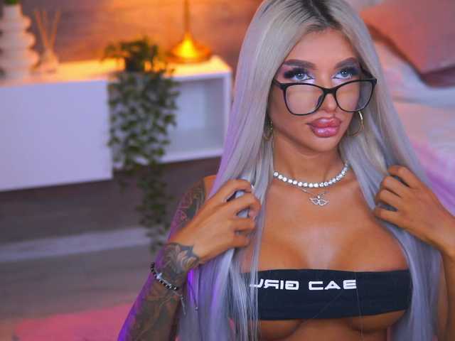 JuicyJessye live cam on BongaCams