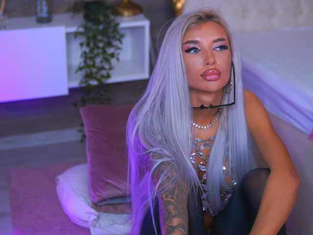 JuicyJessye live cam on BongaCams