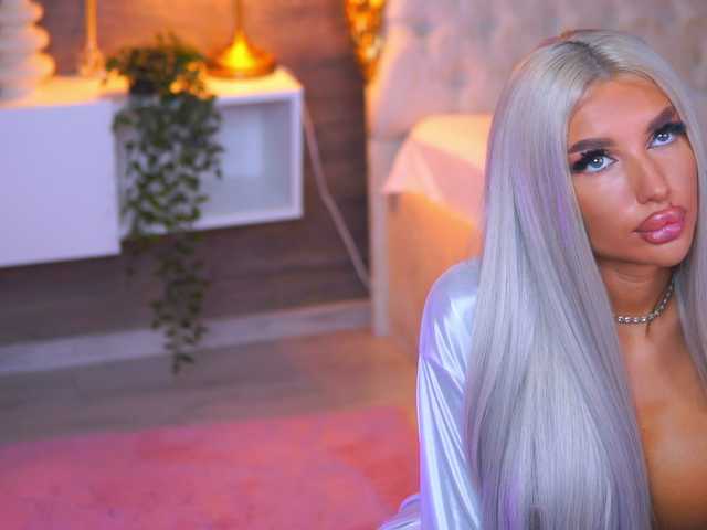 JuicyJessye live webcam show