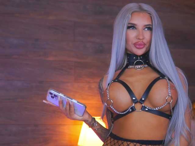 JuicyJessye's BongaCams show and profile