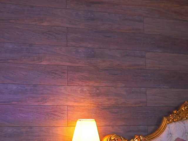 JuicyJessye's BongaCams show and profile