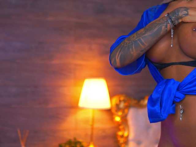 JuicyJessye live cam on BongaCams