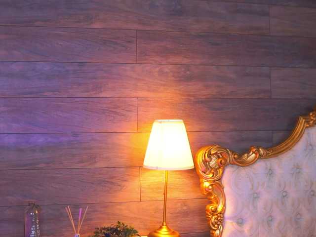 JuicyJessye's BongaCams show and profile