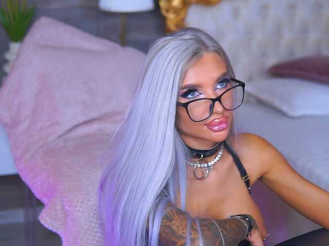 JuicyJessye live cam on BongaCams