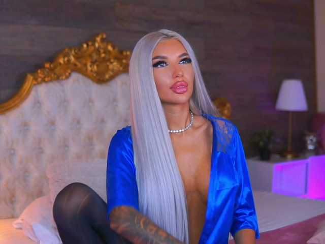 JuicyJessye live webcam show