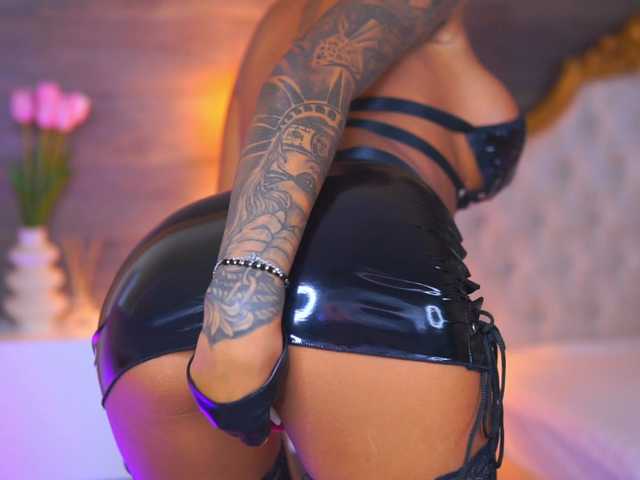 JuicyJessye live cam on BongaCams