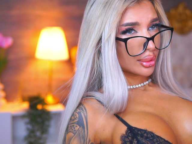 JuicyJessye live cam on BongaCams