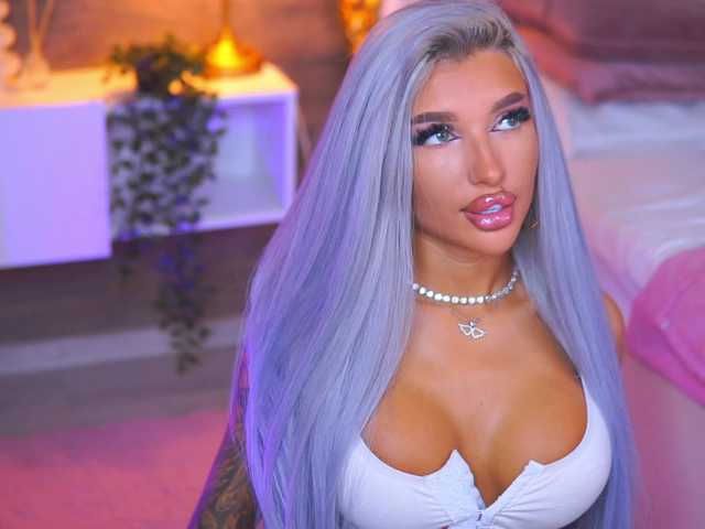 JuicyJessye live cam on BongaCams