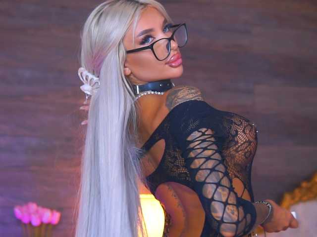 JuicyJessye live cam on BongaCams