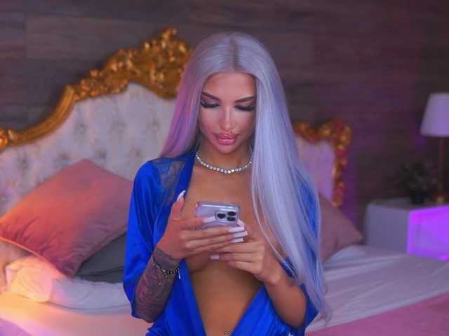 JuicyJessye's BongaCams show and profile