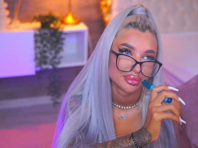JuicyJessye live cam on BongaCams