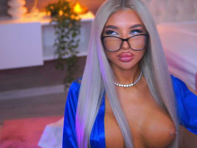 JuicyJessye live cam on BongaCams