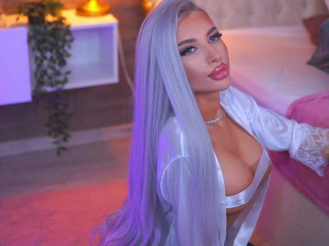 JuicyJessye's BongaCams show and profile