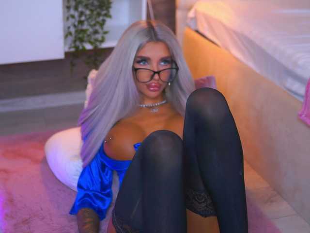 JuicyJessye live cam on BongaCams