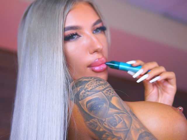 JuicyJessye live cam on BongaCams
