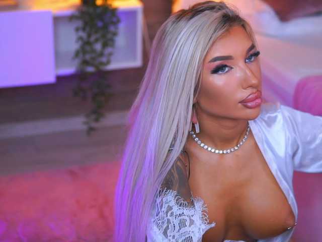 JuicyJessye live cam on BongaCams