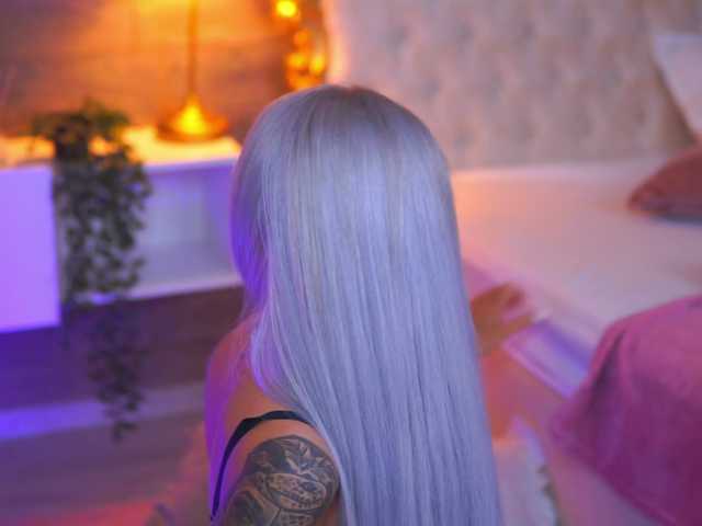 JuicyJessye's BongaCams show and profile