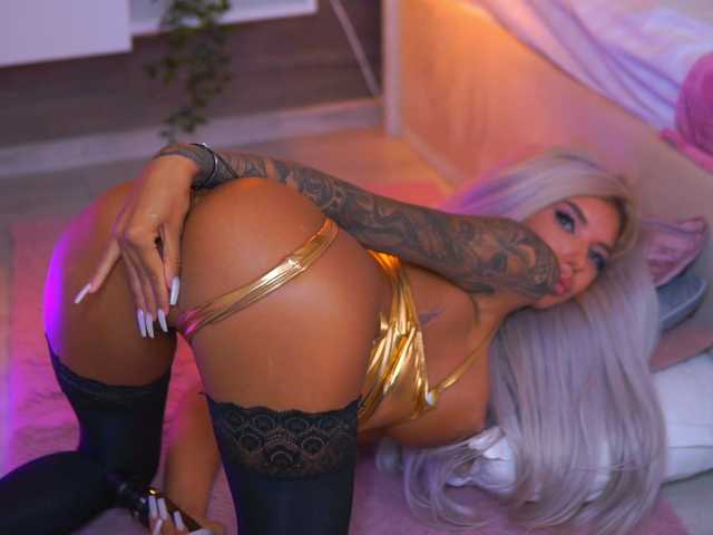 JuicyJessye live cam on BongaCams