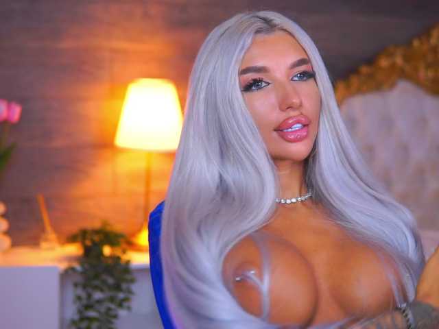 JuicyJessye live cam on BongaCams