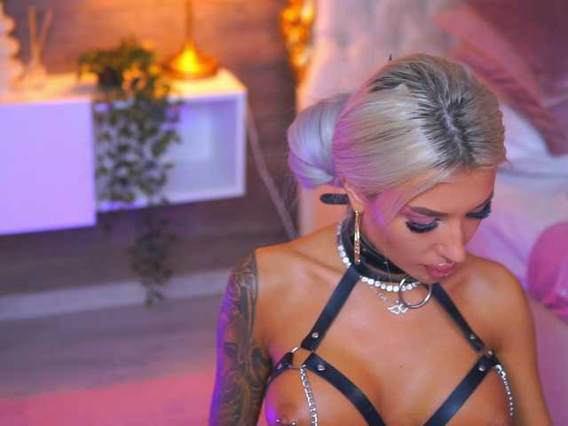 JuicyJessye live cam on BongaCams