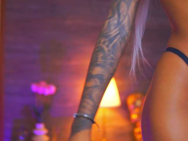 JuicyJessye live cam on BongaCams