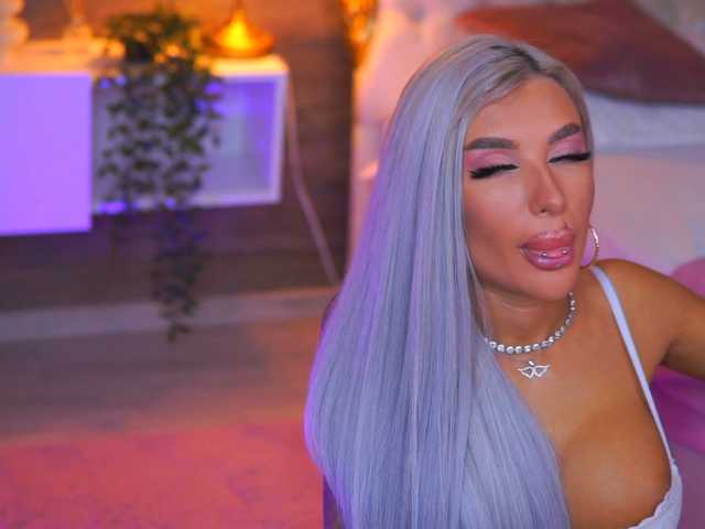 JuicyJessye live cam on BongaCams