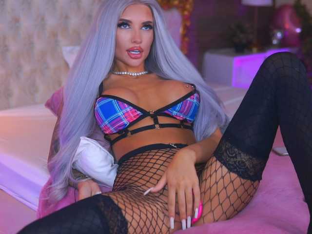 JuicyJessye's BongaCams show and profile