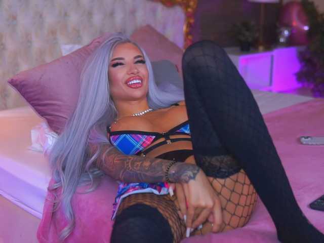 JuicyJessye's BongaCams show and profile