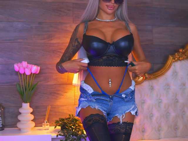JuicyJessye live webcam show