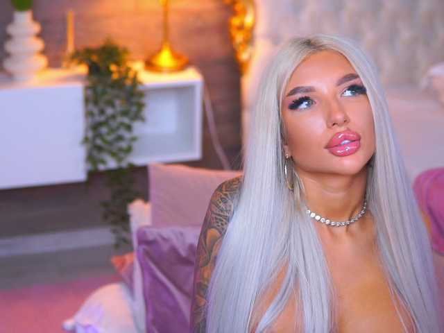 JuicyJessye live webcam show