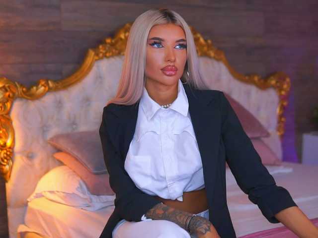 JuicyJessye live cam on BongaCams
