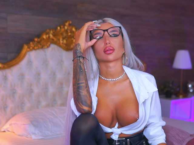 JuicyJessye live cam on BongaCams