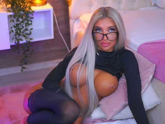 JuicyJessye live cam on BongaCams