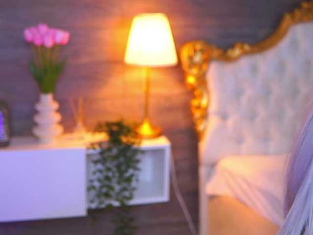JuicyJessye — live female cam