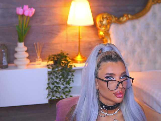 JuicyJessye live cam on BongaCams