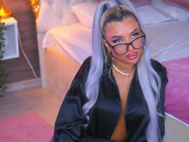 JuicyJessye live cam on BongaCams