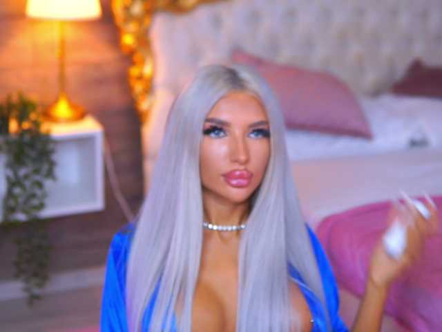 JuicyJessye live webcam show