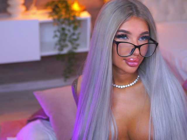 JuicyJessye live cam on BongaCams