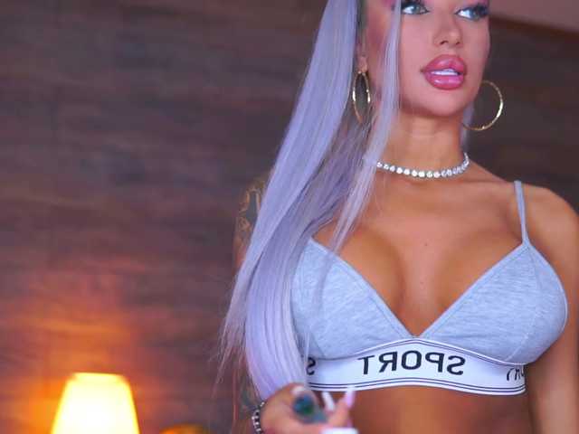 JuicyJessye live cam on BongaCams