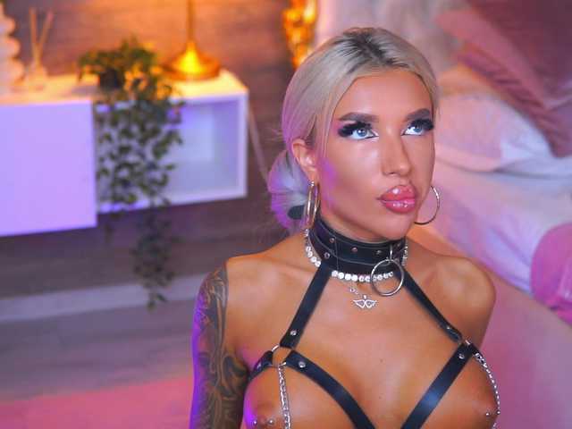 JuicyJessye live cam on BongaCams