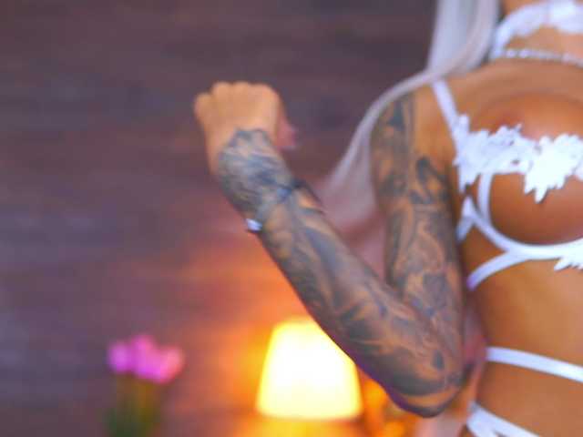 JuicyJessye live cam on BongaCams