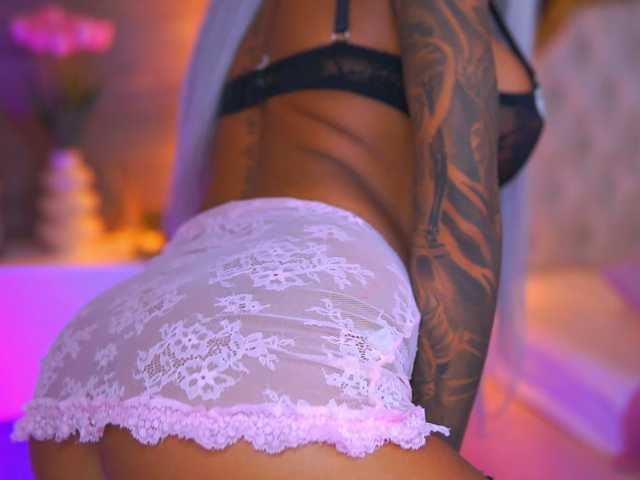 JuicyJessye live cam on BongaCams