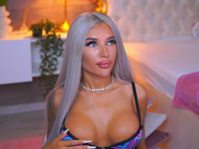 JuicyJessye live webcam show