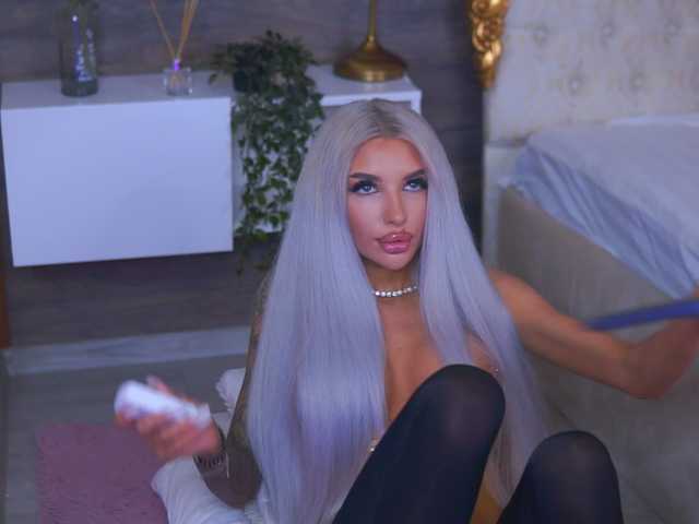 JuicyJessye's BongaCams show and profile