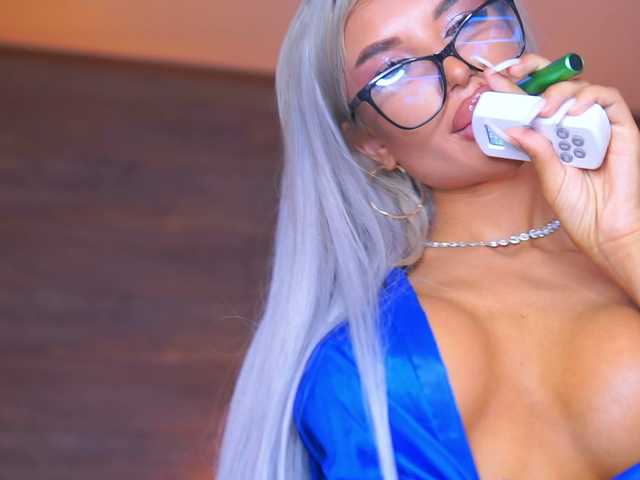 JuicyJessye live cam on BongaCams
